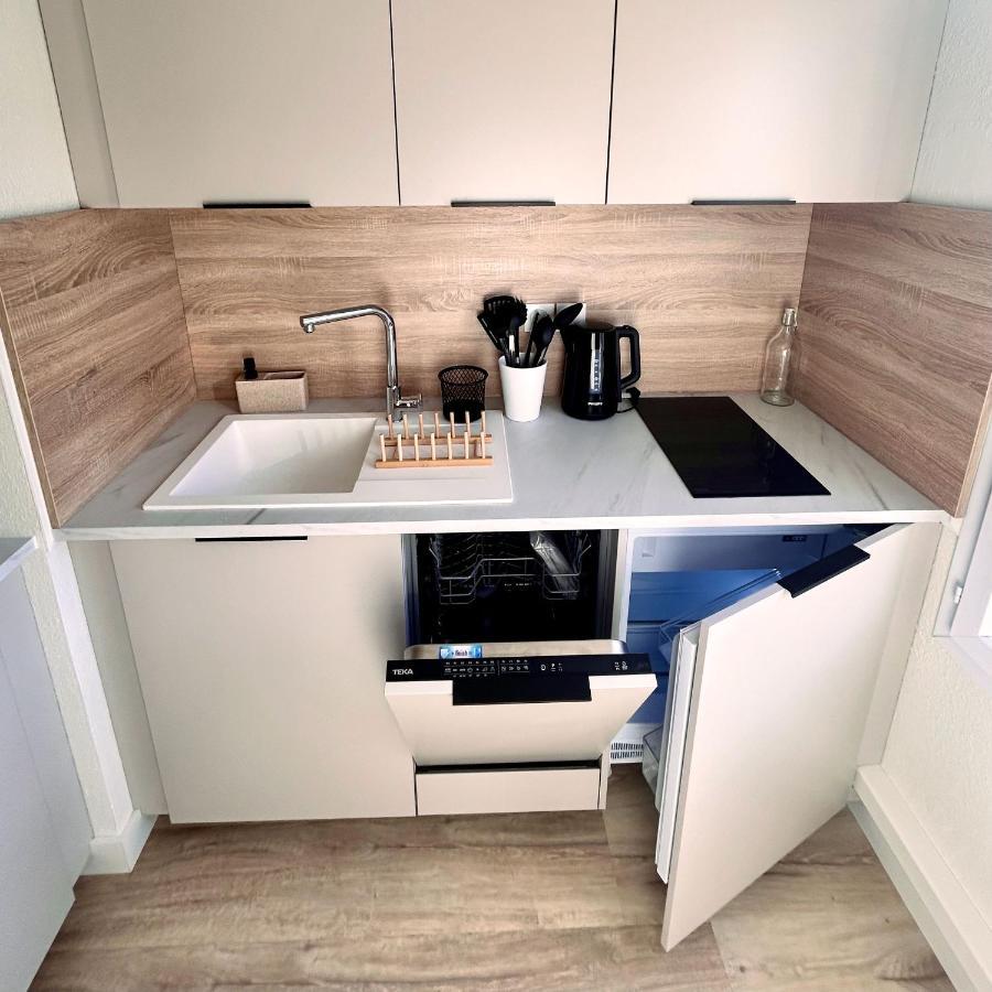 Modern 1 Bdr + Balcony + Free Parking + Ac + Pool Lägenhet L'Isle-d'Abeau Exteriör bild