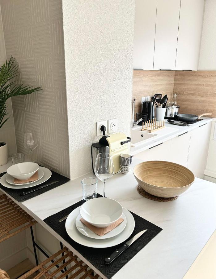 Modern 1 Bdr + Balcony + Free Parking + Ac + Pool Lägenhet L'Isle-d'Abeau Exteriör bild