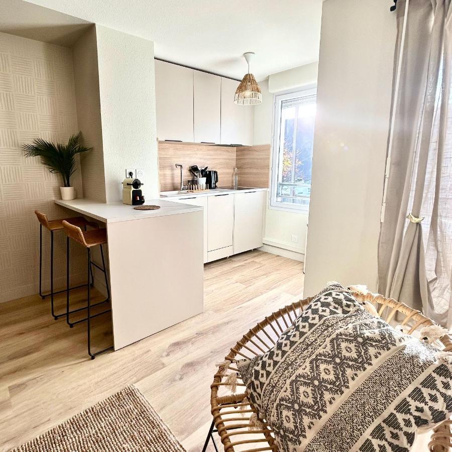 Modern 1 Bdr + Balcony + Free Parking + Ac + Pool Lägenhet L'Isle-d'Abeau Exteriör bild