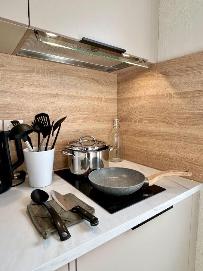 Modern 1 Bdr + Balcony + Free Parking + Ac + Pool Lägenhet L'Isle-d'Abeau Exteriör bild